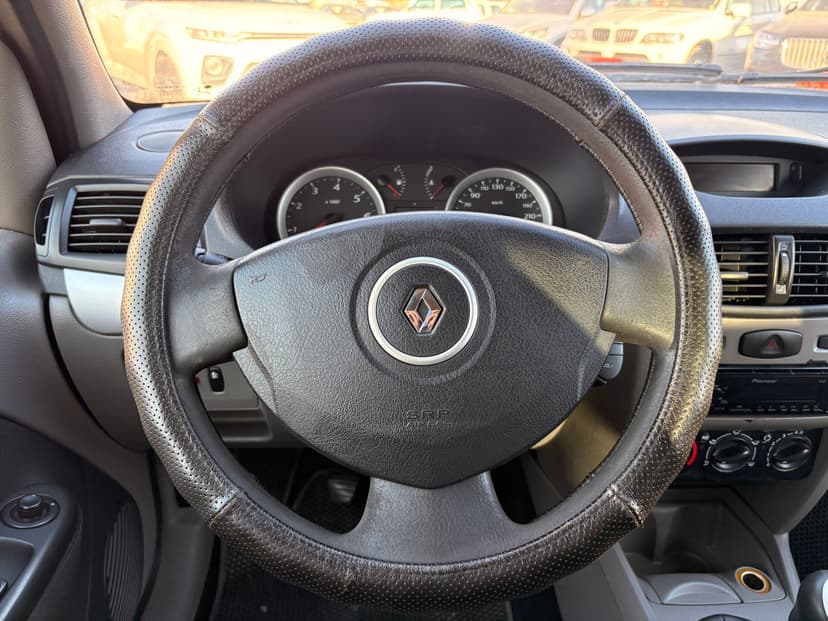 renault-symbol-2009-427-11