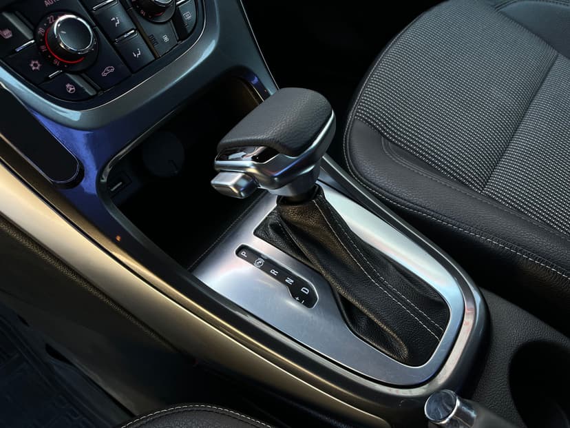 opel-astra-2013-77-18