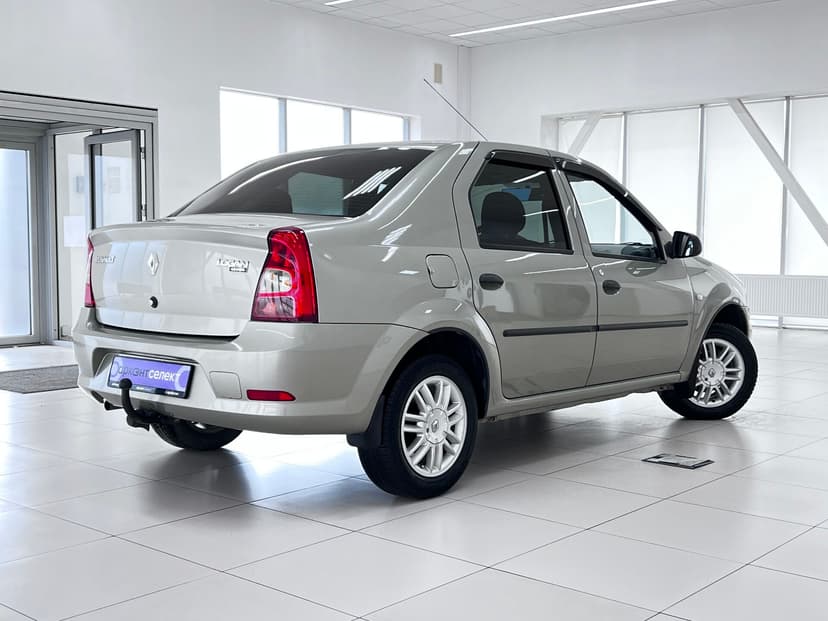 renault-logan-2012-270-1