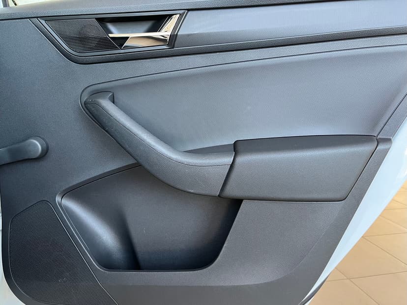 skoda-rapid-2019-232-23