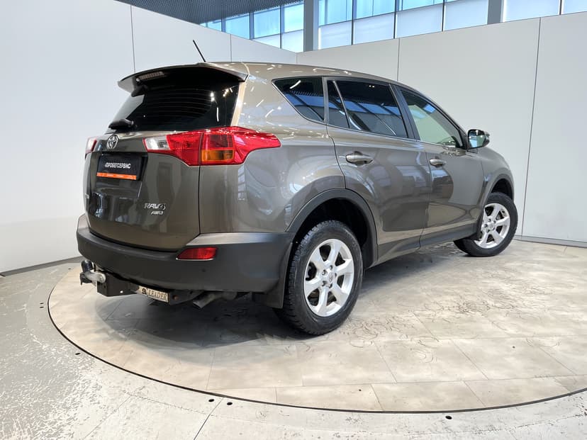 toyota-rav4-2013-1124-5