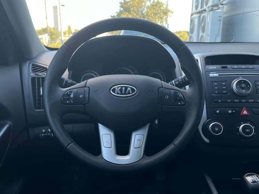 kia-ceed-2012-74-12