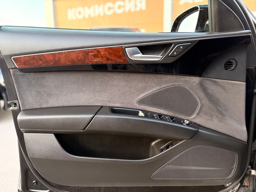 audi-a8-2011-360-26