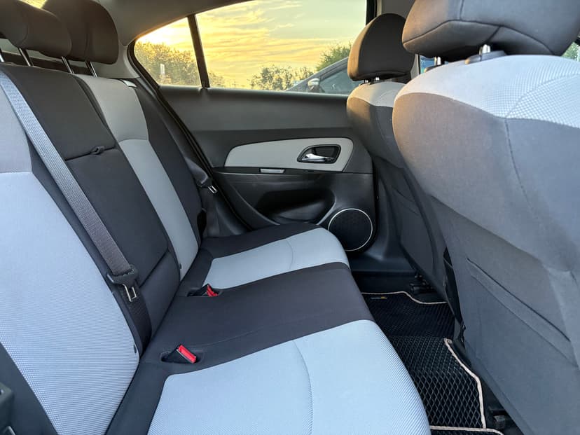 chevrolet-cruze-2012-182-26