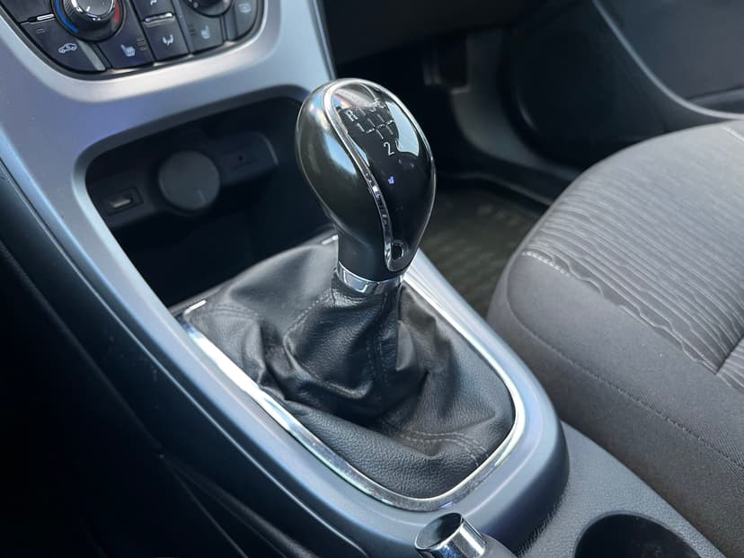 opel-astra-2013-57-13
