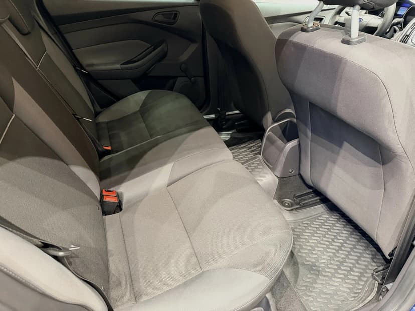 ford-focus-2012-1091-13