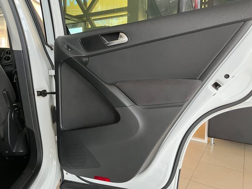 volkswagen-tiguan-2015-197-23