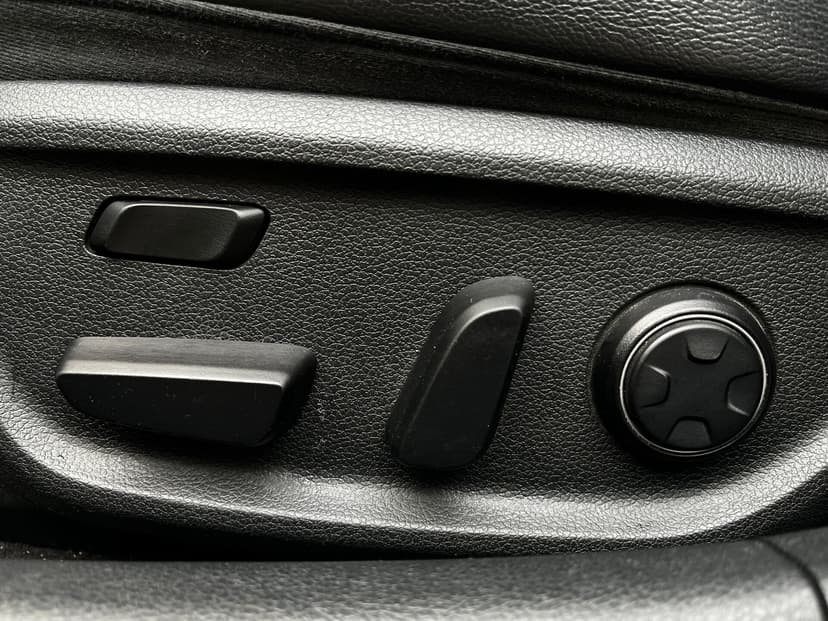 genesis-g70-2018-287-23