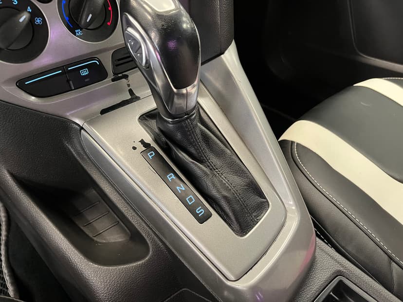 ford-focus-2012-25-17