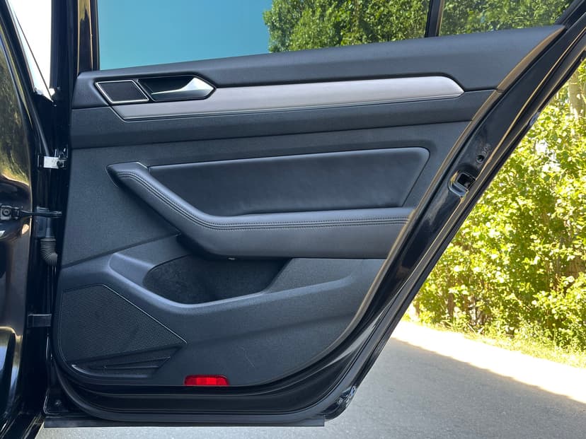 volkswagen-passat-2018-61-30