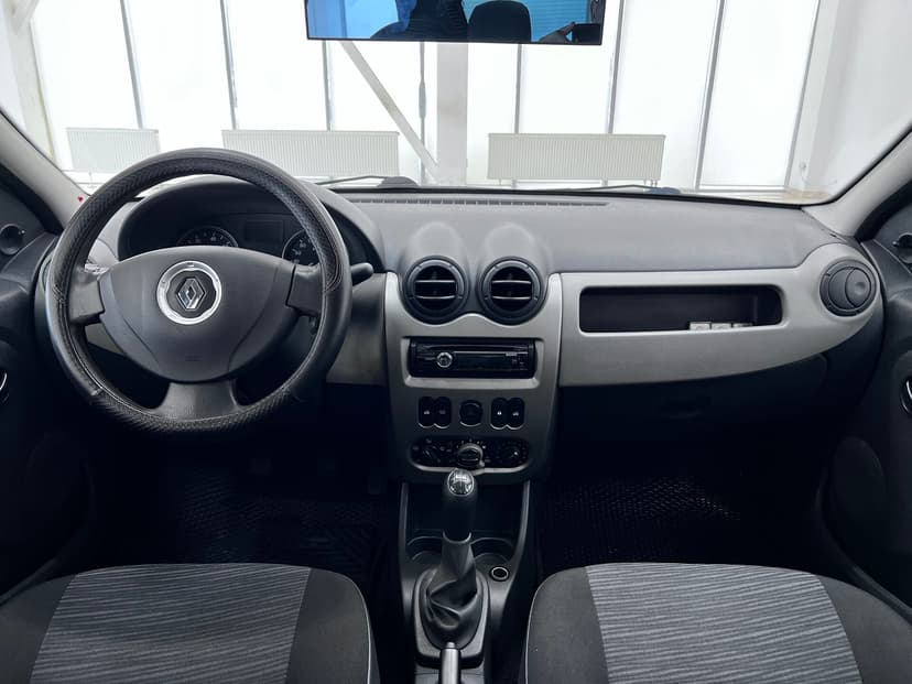 renault-logan-2012-270-11