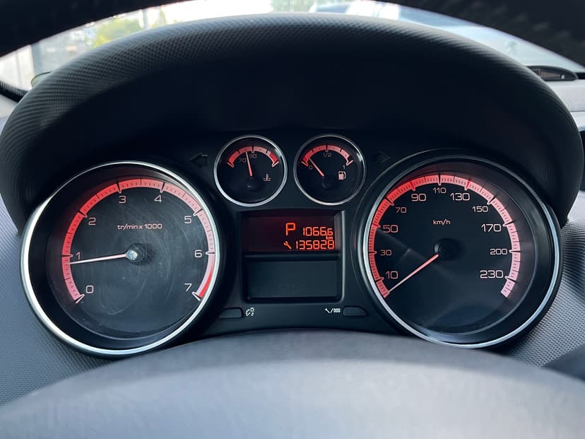 peugeot-308-2011-41-22