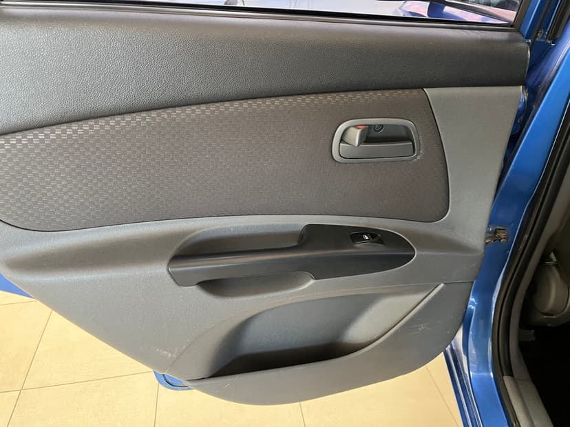 kia-rio-2010-208-19