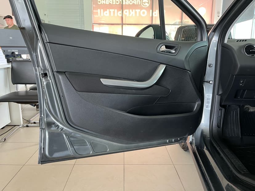 peugeot-308-2011-165-11