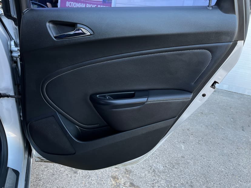 opel-astra-2013-77-25