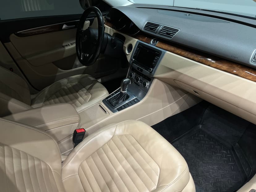 volkswagen-passat-2012-1214-26