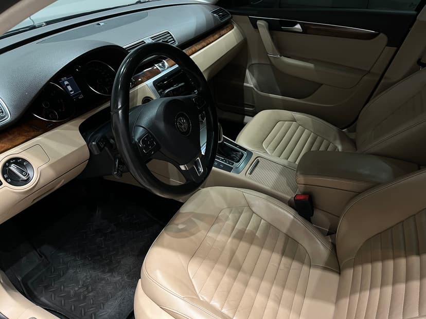 volkswagen-passat-2012-1214-15