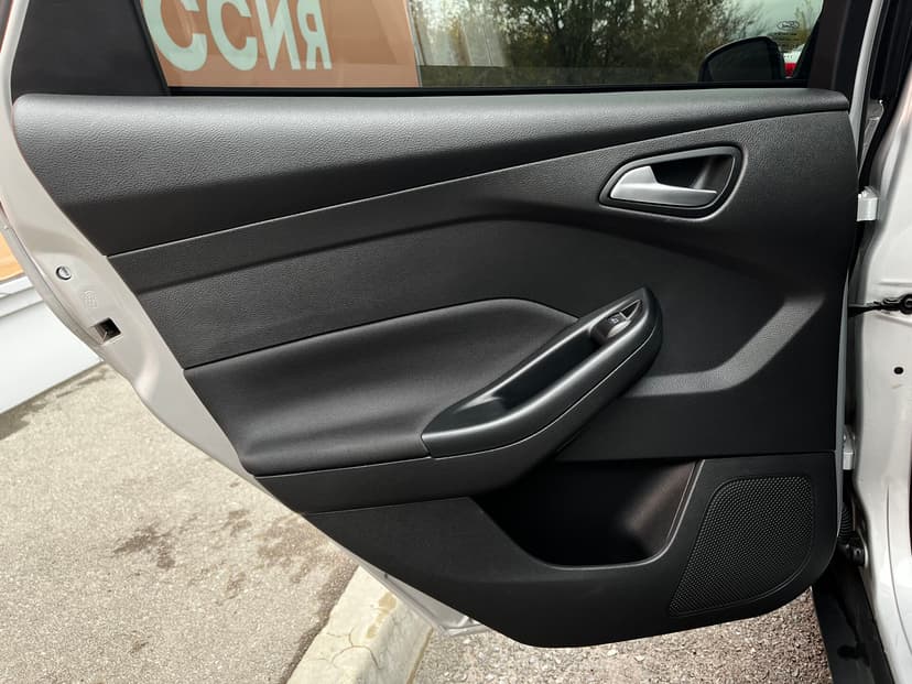 ford-focus-2017-345-23