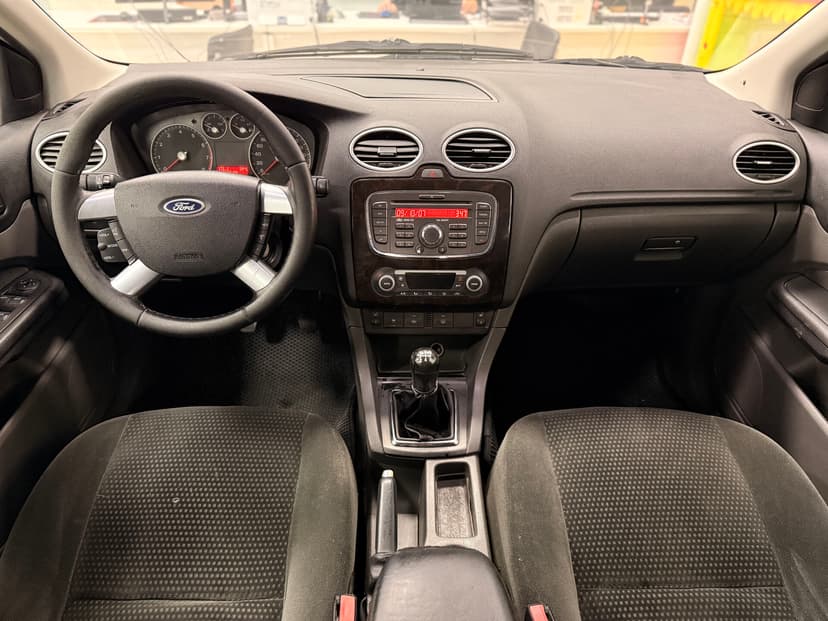 ford-focus-2007-789-10