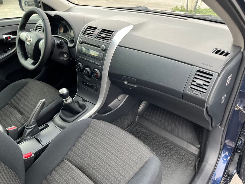 toyota-corolla-2010-42-23