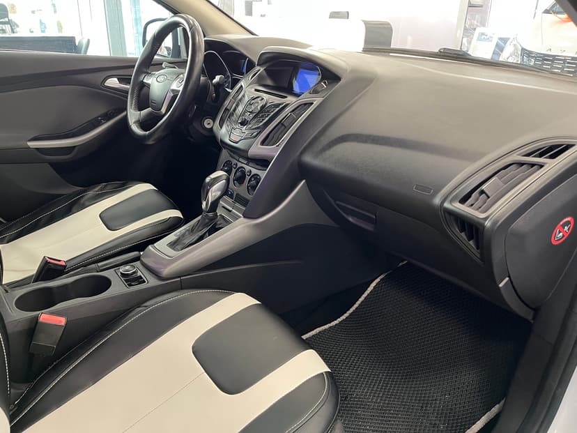 ford-focus-2012-25-26