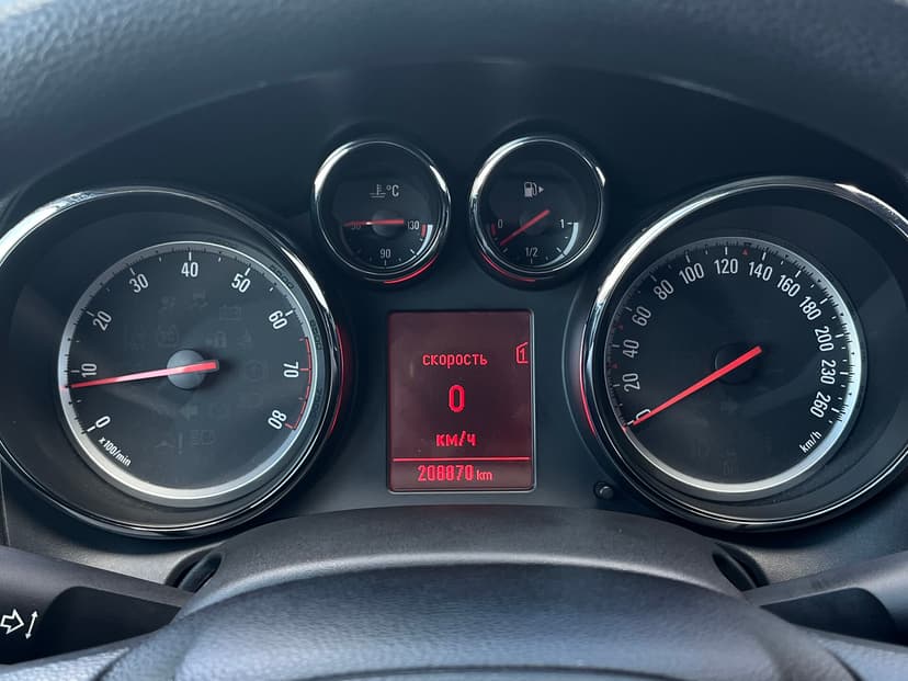 opel-astra-2013-57-25