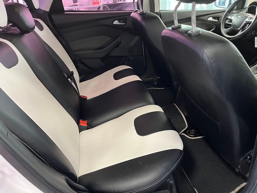ford-focus-2012-25-24