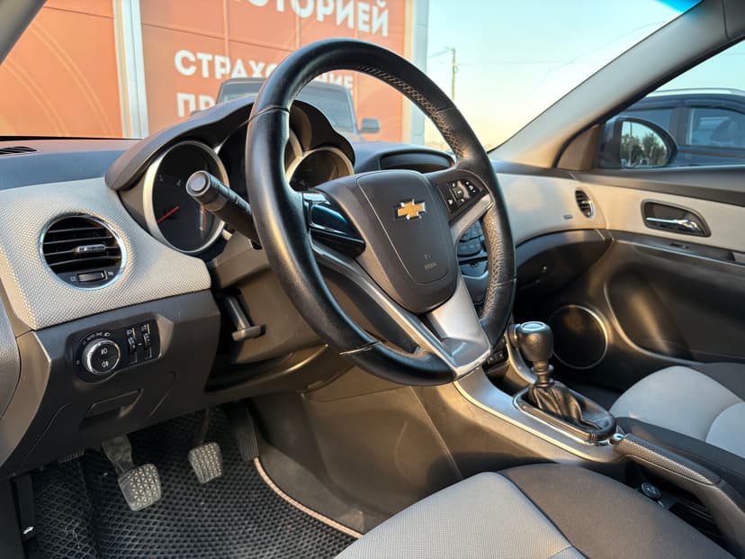 chevrolet-cruze-2012-182-19