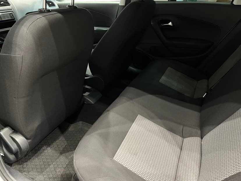 volkswagen-polo-2012-1138-6