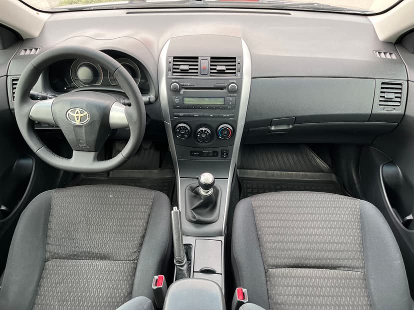 toyota-corolla-2010-42-8