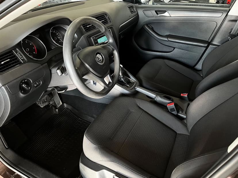 volkswagen-jetta-2015-390-19