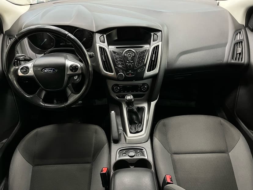 ford-focus-2015-164-15