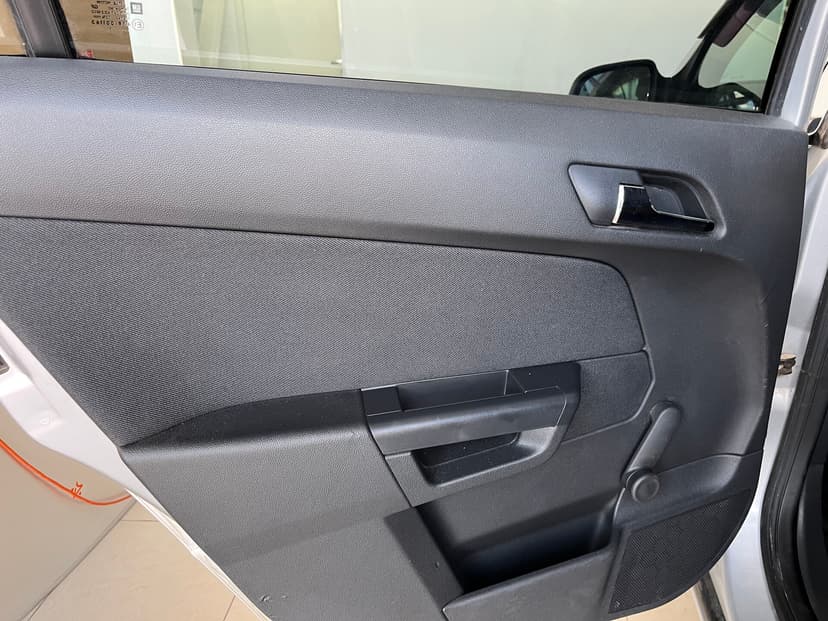 opel-astra-2011-226-16