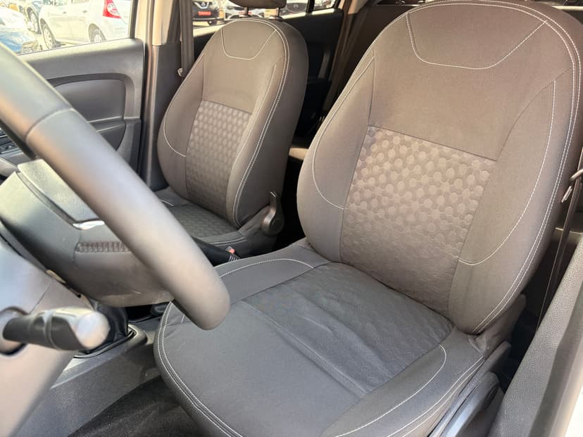 renault-logan-2018-389-21