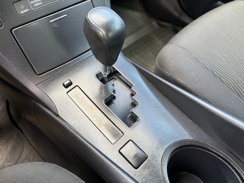 toyota-avensis-2010-185-17