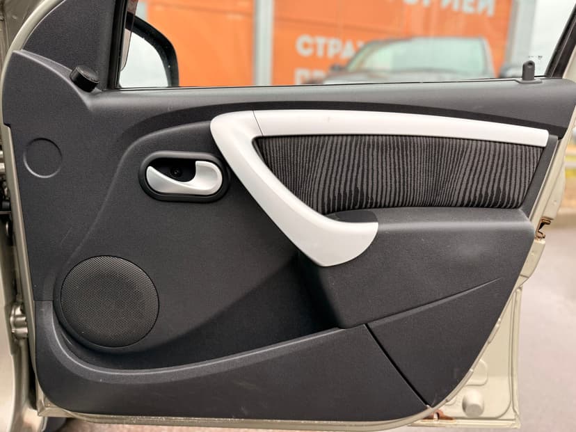 renault-logan-2011-576-23