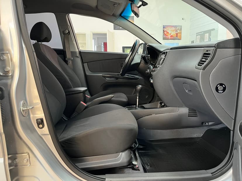 kia-rio-2010-188-26