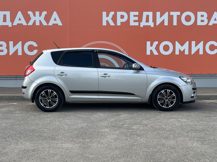 kia-ceed-2010-52-3