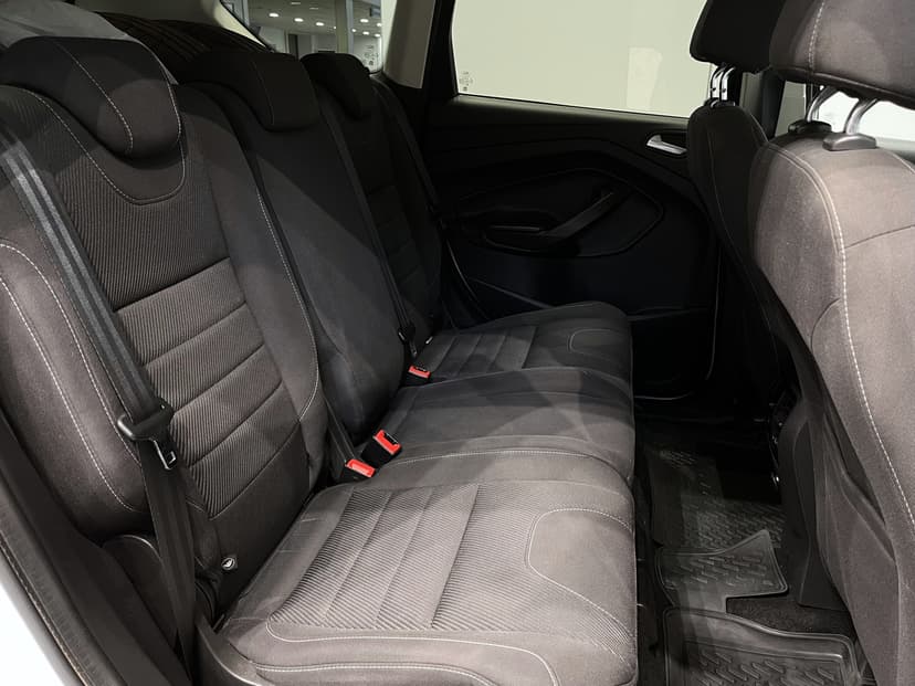 ford-kuga-2013-1108-16