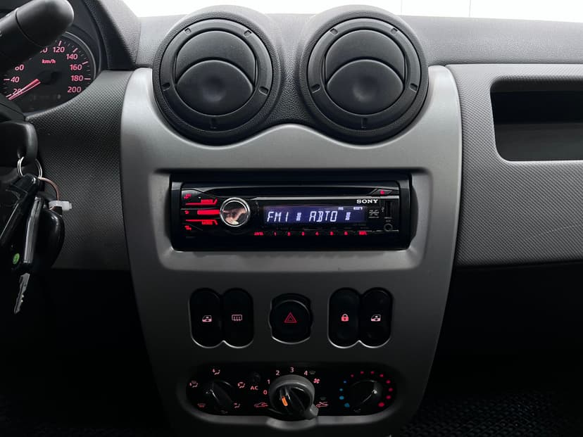 renault-logan-2012-270-14