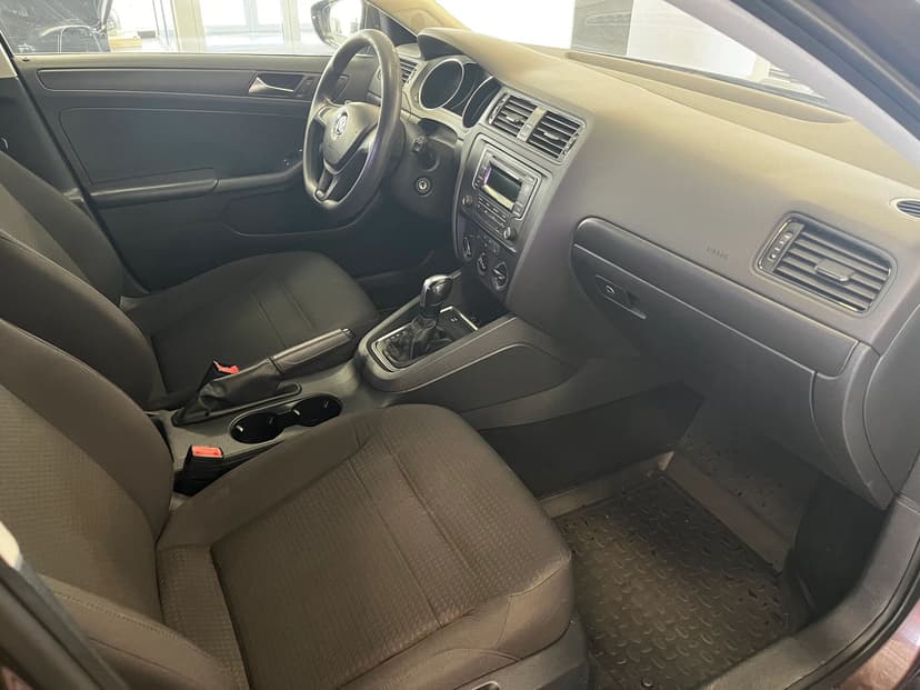 volkswagen-jetta-2015-390-24