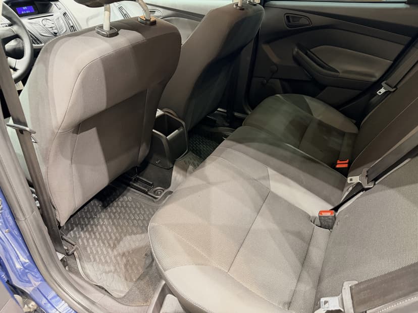 ford-focus-2012-1091-11