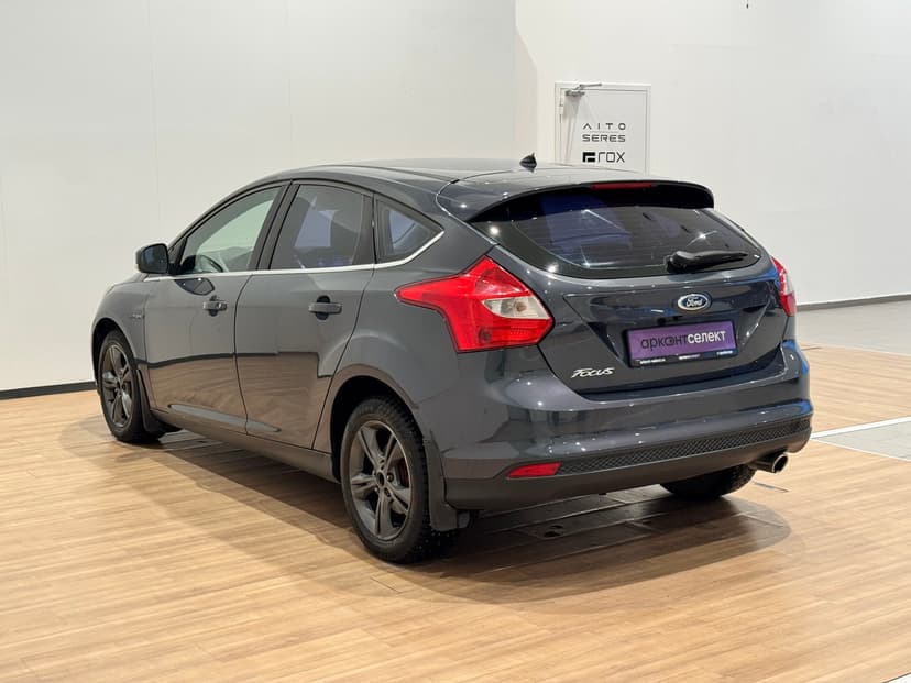 ford-focus-2011-966-6
