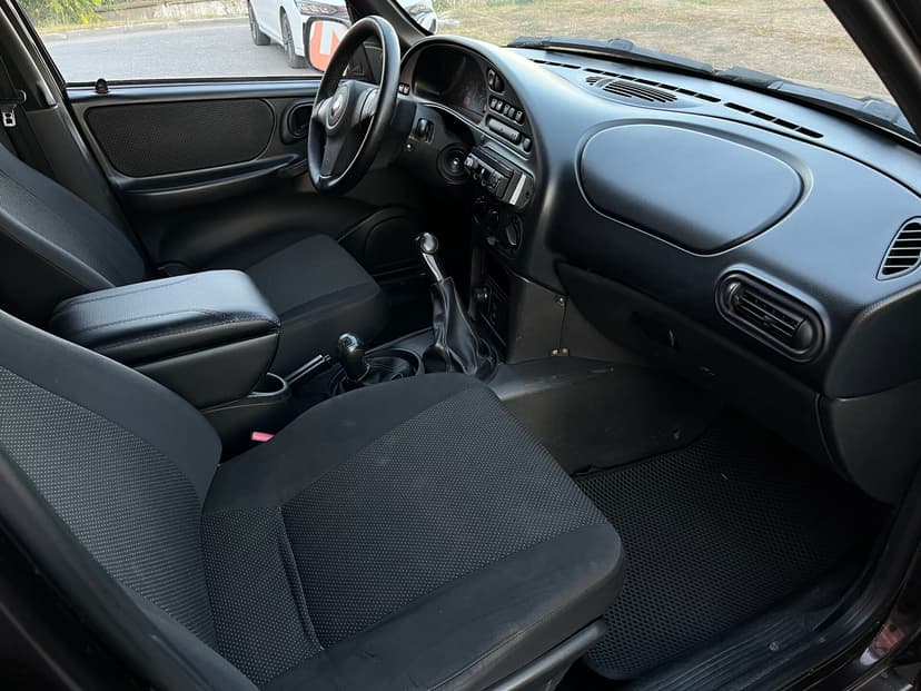 chevrolet-niva-2009-70-23