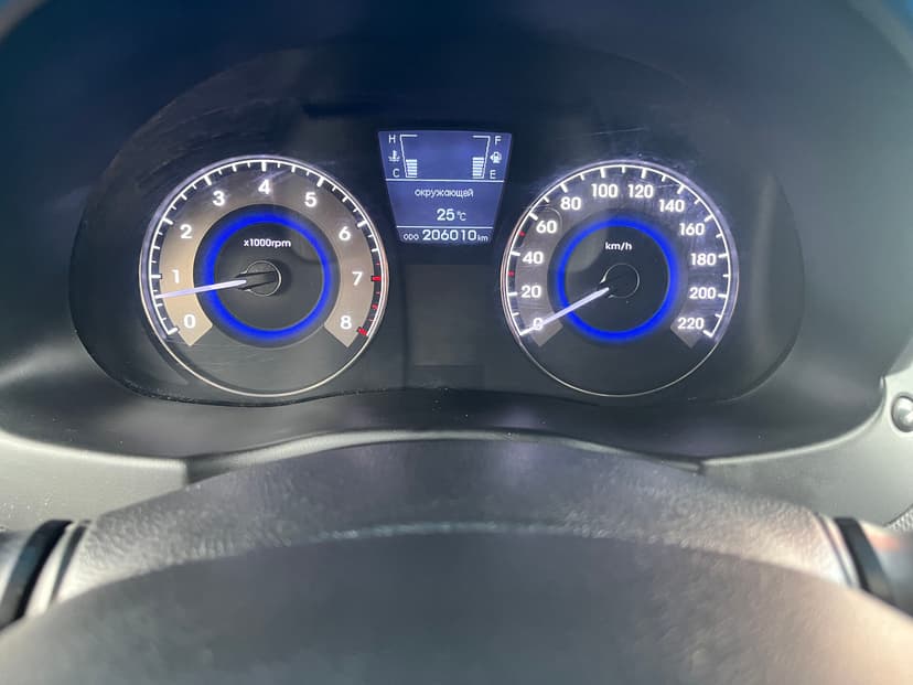 hyundai-solaris-2011-40-24