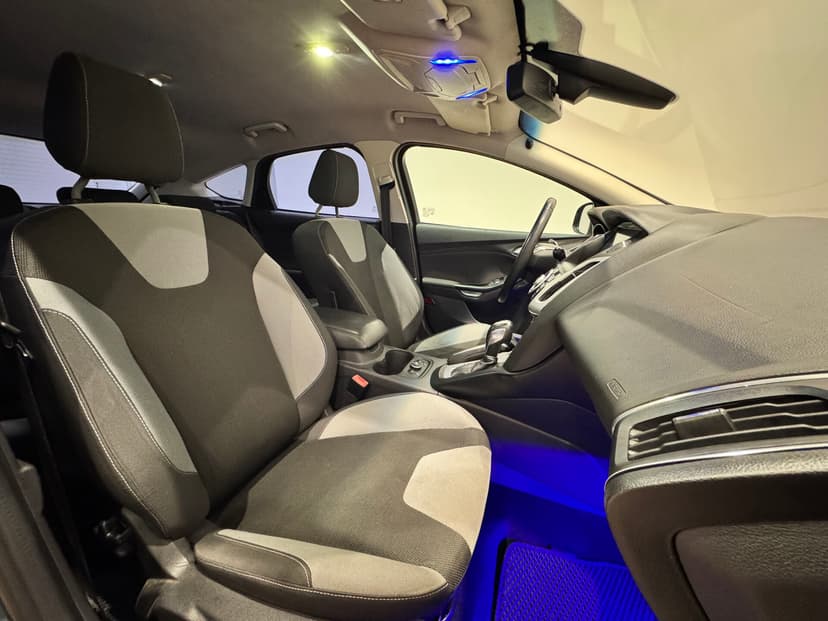 ford-focus-2011-966-19