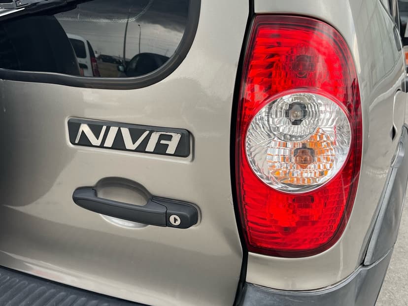 chevrolet-niva-2015-21-9