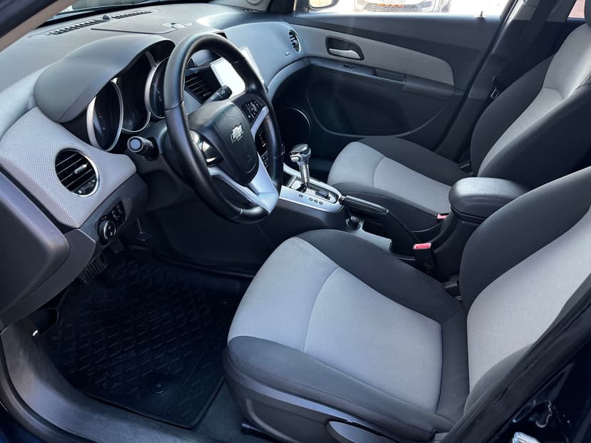chevrolet-cruze-2010-552-17