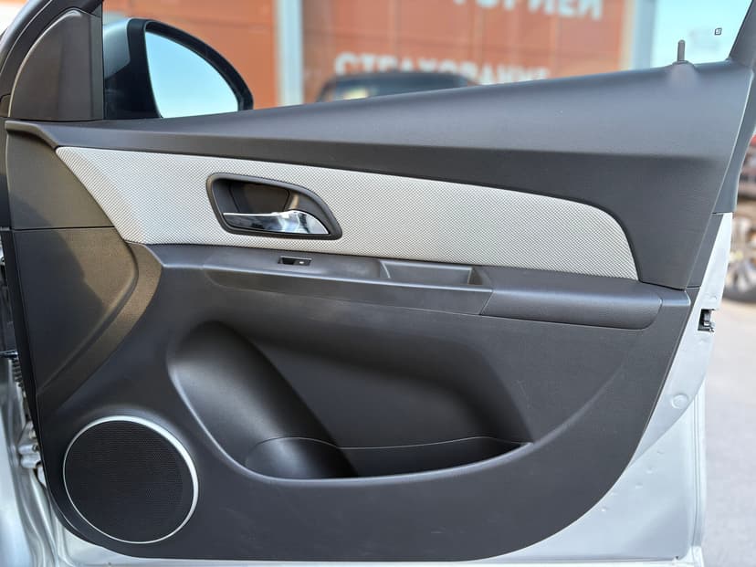 chevrolet-cruze-2012-182-24