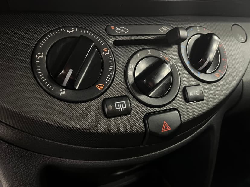 nissan-note-2008-28-13